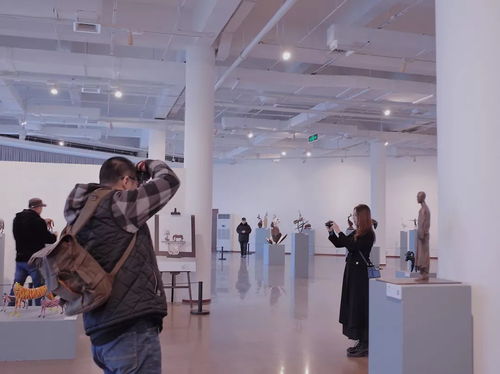 藝術(shù)的盛宴 精品架上雕塑·陶瓷·繪畫典藏展今在青島開幕